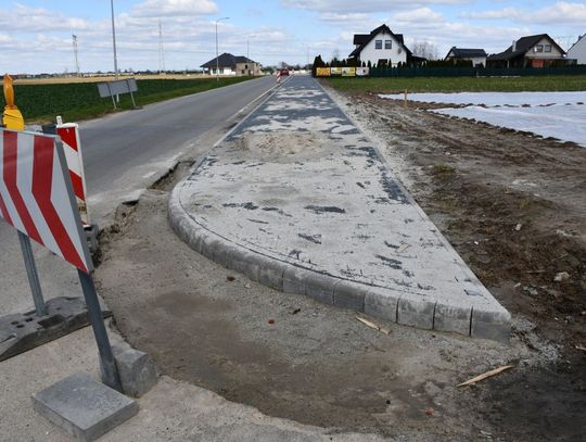Tak się buduje chodnik w Nieciszowie 