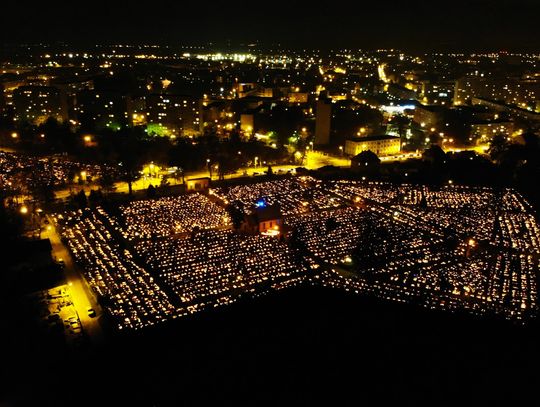 Tak wyglądały oleśnickie cmentarze w Dzień Zaduszny