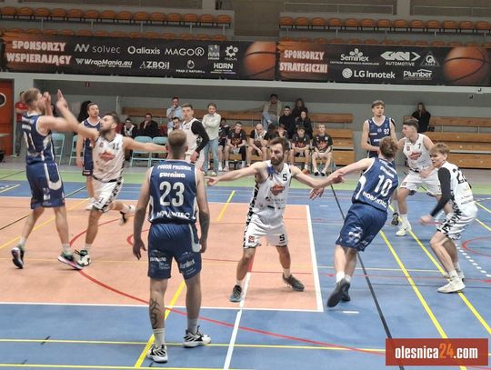 Team-Plast KK Oleśnica przegrywa z Pogonią Prudnik