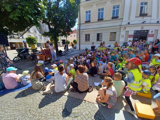 Teatr czarował dzieci na Rynku w Oleśnicy