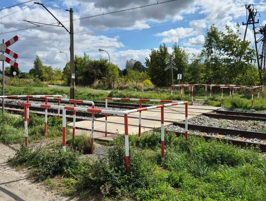 Tragedia w Oleśnicy. Pociąg potrącił dwie osoby. Nie żyją matka i dziecko