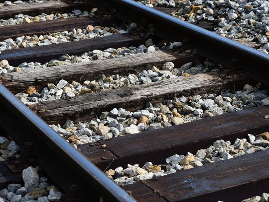 Tragiczny poranek na torach. Duże utrudnienia dla pasażerów