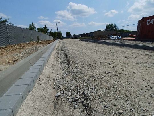 Trwają drogowe prace na Lucieniu w Oleśnicy