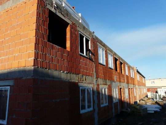 Trwają prace przy budowie budynków socjalnych przy ulicy Kopernika w Oleśnicy