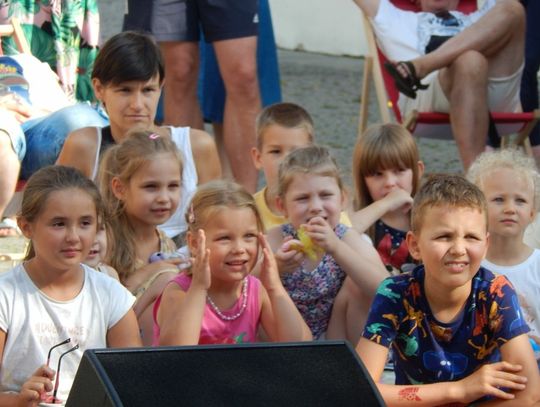 "Trzy świnki" na Rynku w Oleśnicy 
