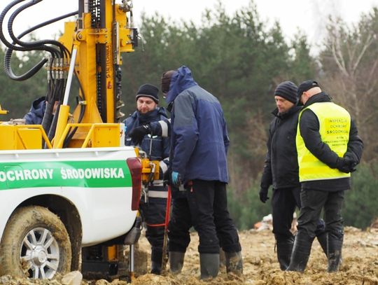 Tu są tony odpadów, nielegalnie składowanych