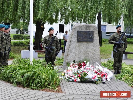 Uczcili rocznicę wybuchu Powstania Warszawskiego pod pamiątkowym obeliskiem