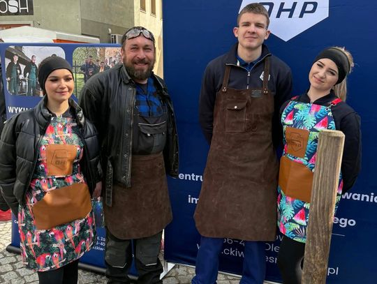 Uczestnicy OHP z Oleśnicy na żywo w TVP2! Kowalstwo i świąteczne desery w roli głównej