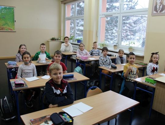 Uczniowie wrócili do szkoły. 300 uczniów zaczęło naukę w ZSP nr 1 w Oleśnicy