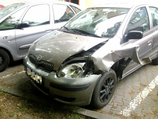 Uderzył toyotą w auto i motocykle. A potem zwiał
