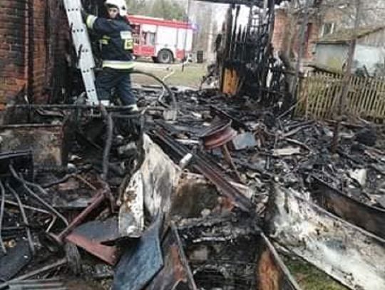 Ugasili szopę, uratowali stodołę