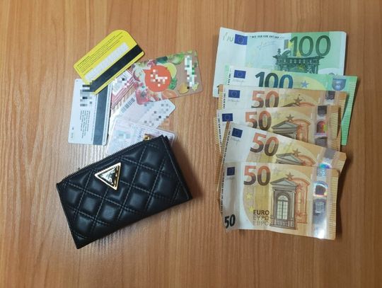 Ukradł portfel, w którym było 400 euro, karty i dokumenty