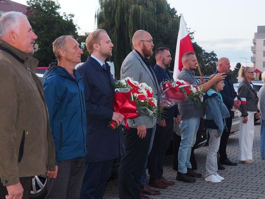 Upamiętnili 17 września pod pomnikiem Pileckiego. Ostrzegali przed powtórką historii