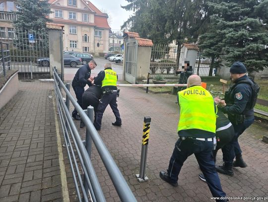 Usiłowanie uprowadzenia 23-latki w powiecie oleśnickim. Trzech Bułgarów zatrzymanych przy próbie ucieczki za granicę