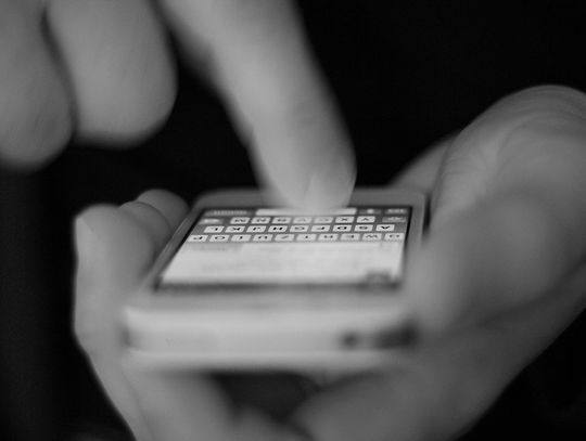 Uwaga na fałszywe SMS-y. Ministerstwo ostrzega przed wyłudzeniami