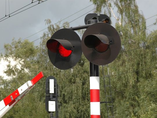 Uwaga! Przejazd drogowo-kolejowy w Dąbrowie będzie zamknięty