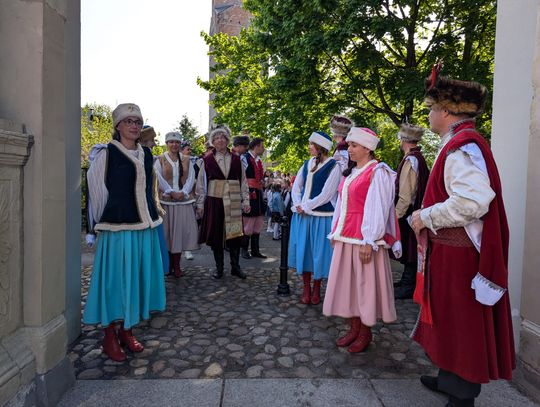 W Bierutowie tańczą poloneza (WIDEO)