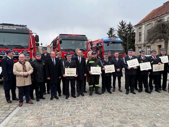 W Bierutowie wręczono promesy na nowe wozy dla OSP