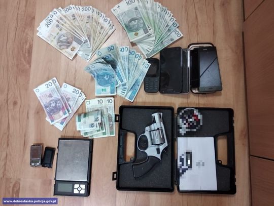 W garażu oleśniczanin miał plantację marihuany (WIDEO)