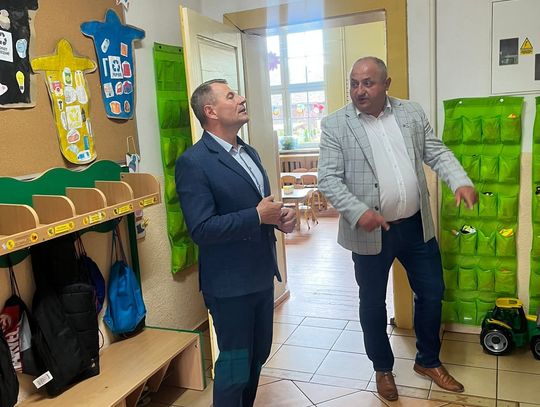 Wicewojewoda przyjechał do gminy! Nowe przedszkole w Miłowicach i oczyszczalnia ścieków – czy to już przesądzone
