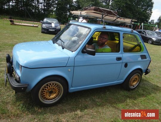 Wioska pełna automobili