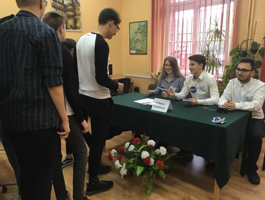 Wiosna Biedronia wygrała wybory w II LO Oleśnica
