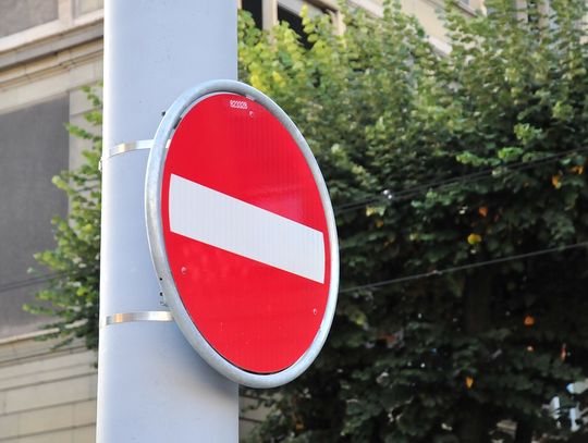 Wjazd na zaplecze przychodni przy ul. Hallera 25 będzie niemożliwy