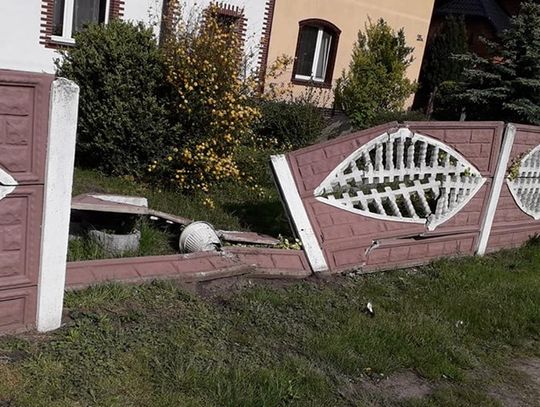 Wjechał w płot i uciekł