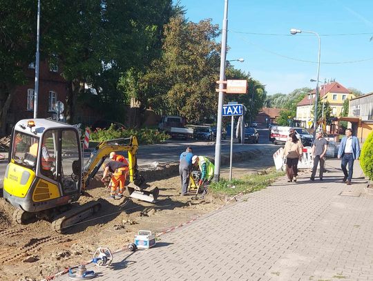 Władze powiatu oleśnickiego na budowie Rzemieślniczej