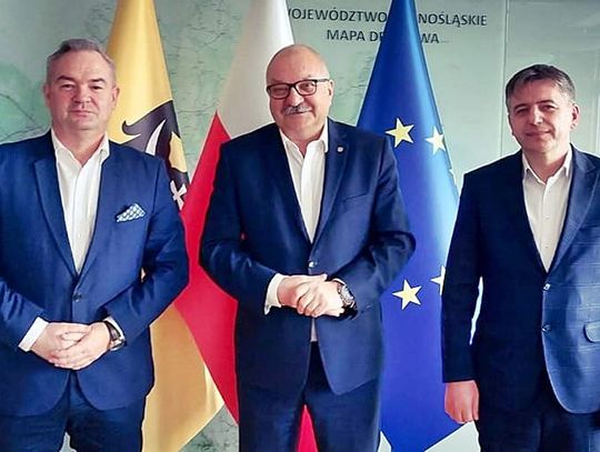 Władze powiatu oleśnickiego z roboczą wizytą u marszałka województwa