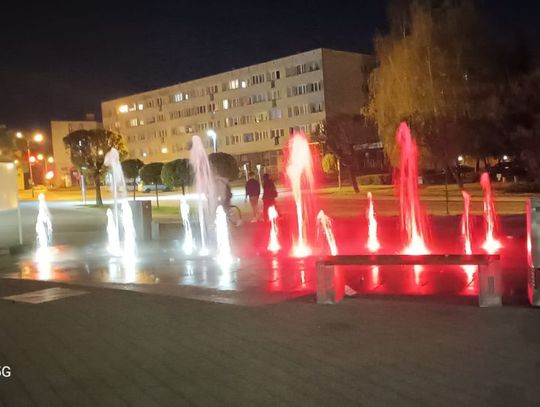 Woda nie leci, fontanna nie świeci... Wandale w Oleśnicy nie próżnują...
