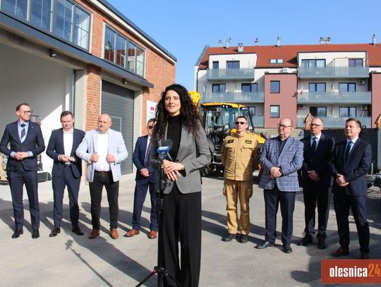Oleśnica z nowym magazynem Obrony Cywilnej – oficjalne otwarcie w obecności wojewody
