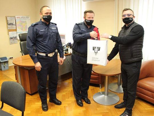 Wójt gminy Oleśnica przekazał policji narkotesty