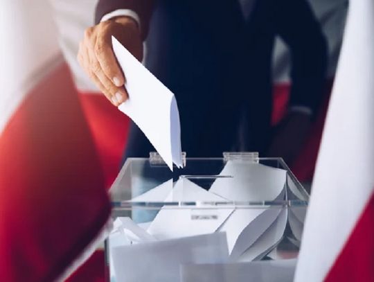 Wybory samorządowe odbędą się pół roku później? PiS zapowiada projekt, prezydent ma go podpisać 