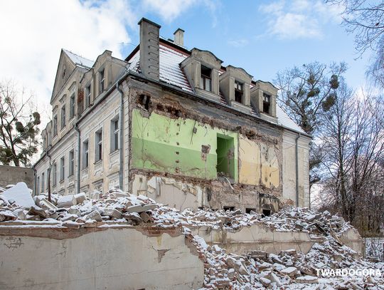 Wyburzyli dobudówki pałacu