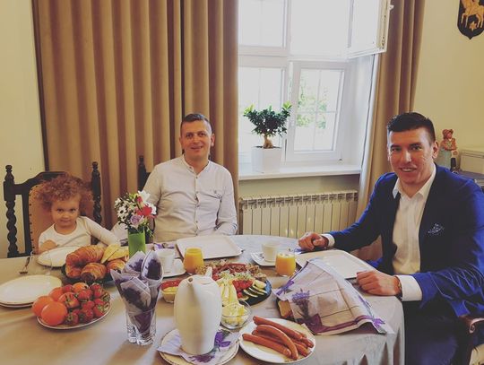 Wylicytował śniadanie z burmistrzem