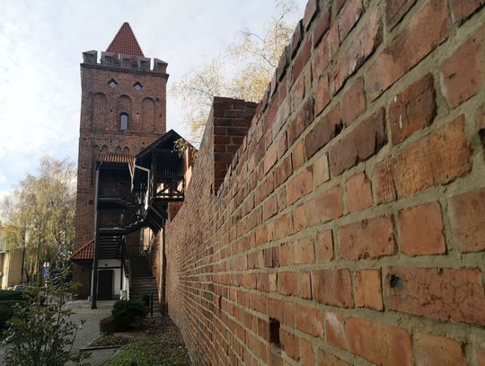 Wyremontowano kolejny odcinek murów obronnych Oleśnicy