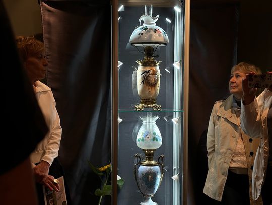 Wystawa lamp naftowych w muzeum w Oleśnicy