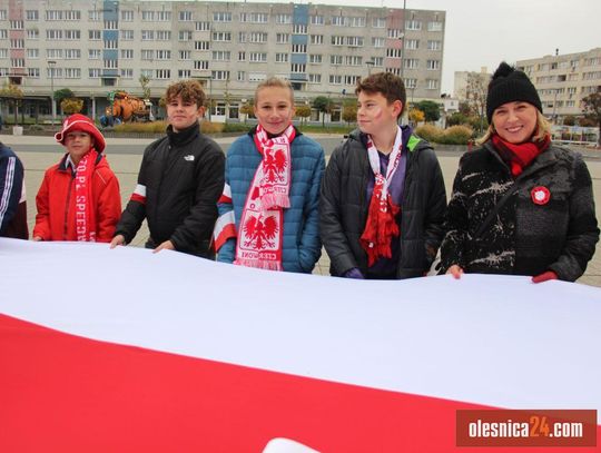 Z 30-metrową flagą manifestowali patriotyzm