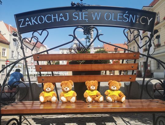 Zakochani na ławeczce w Oleśnicy