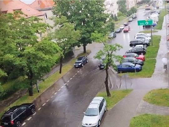 Zalana ulica Krzywoustego w Oleśnicy 