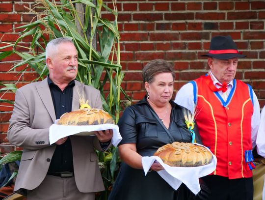 Zapach świeżego chleba i taniec do białego rana! Działosza porwana do dożynkowej zabawy (ZDJĘCIA)