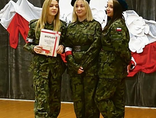 Zaśpiewały patriotycznie