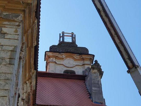 Zdjęli z wieży hełm