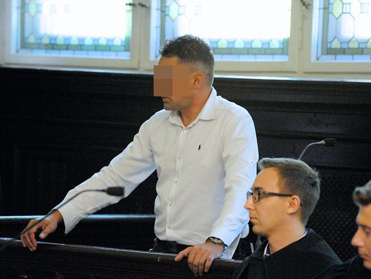 Zeznawali świadkowie w procesie policjanta oskarżonego o pobicie w KPP Oleśnica