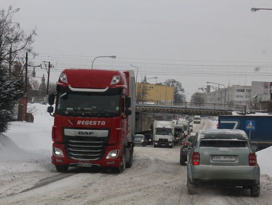 Zima paraliżuje Oleśnicę i powiat oleśnicki - duże utrudnienia komunikacyjne!
