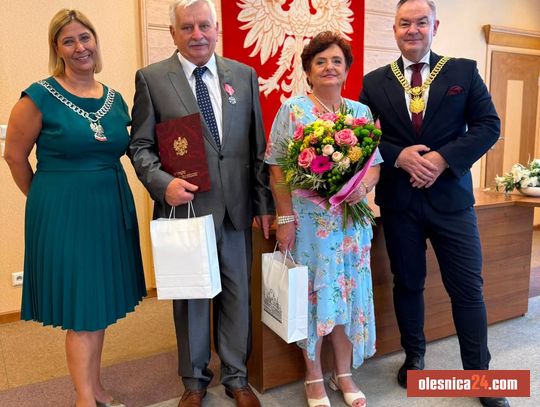 Złote gody w oleśnickim ratuszu. Wzruszająca uroczystość i odnowienie małżeńskich ślubów