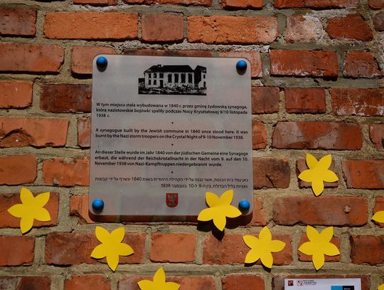 Złożą kwiaty pod tablicą upamiętniającą synagogę w Oleśnicy