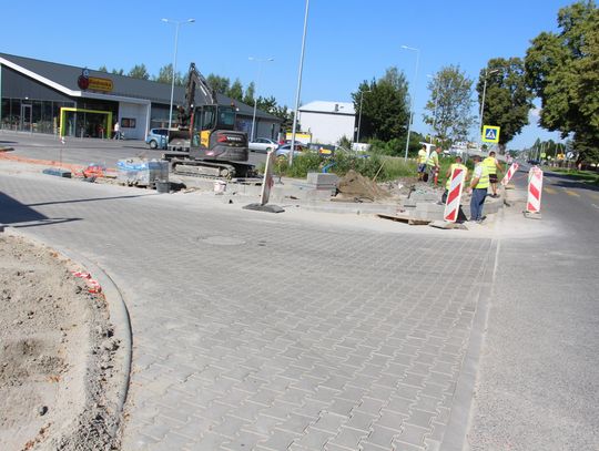 Zmieniono wjazd do Biedronki na Krzywustego w Oleśnicy