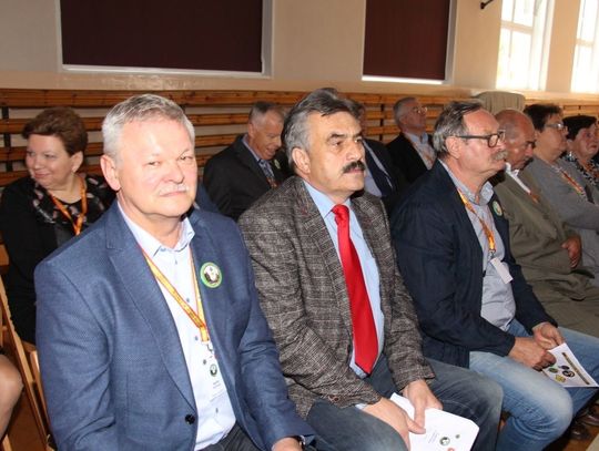 Żołnierze i pracownicy 1 Szkolnego Pułk Samochodowego w Oleśnicy przyjechali na zjazd